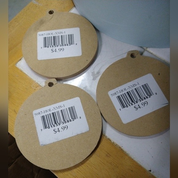 Lot of 3 Ornaments 2020 Quarantine themed wooden - Picture 2 of 4